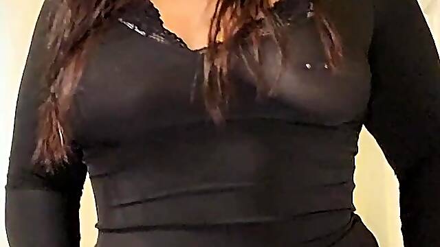 Large amateur cam woman uses two of her toys to masturbate