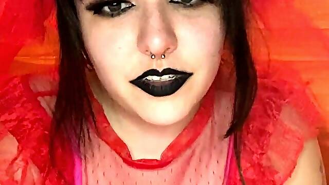 Innocent BBW girl enjoy toys and masturbate on webcam