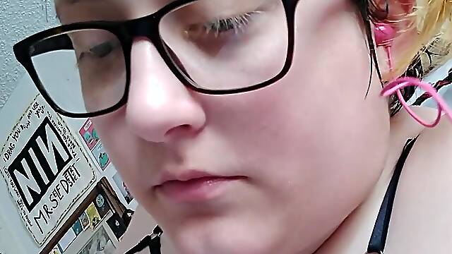 Amateur wild chick solo masturbation