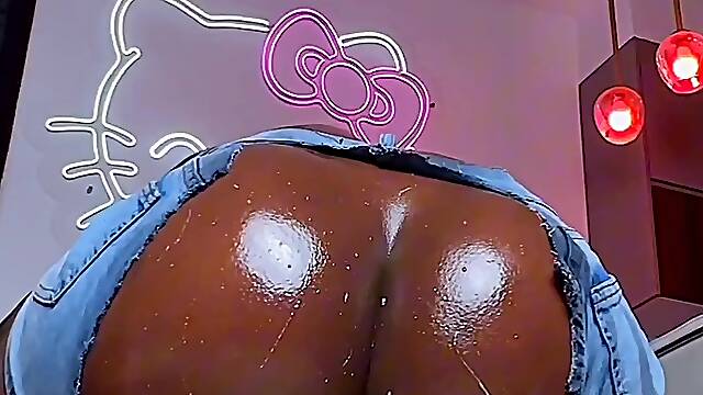 Sexy Plump-assed Ebony Hottie In Torn Jeans Shorts Squirts Like Crazy After Riding a Huge Dildo