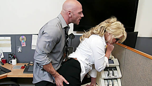 Boss lady Phoenix Marie motivates her employee with that fat ass