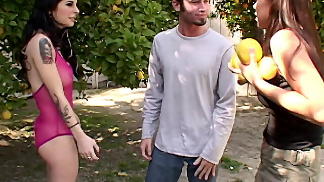 Outdoor blowjob and anal sex with Joanna Angel