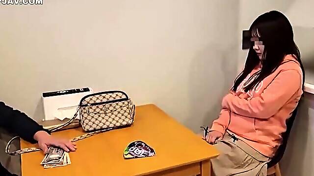 Married Woman Who Has Lost Touch With Her Husband, Punishes The Fattened Pig Girl With Luxury