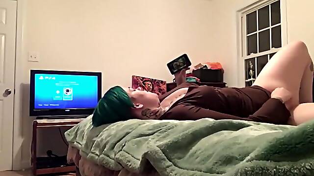 Caught my sis watching porn on my bed