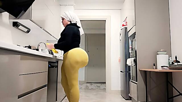 My big ass stepmom caught me watching at her ass