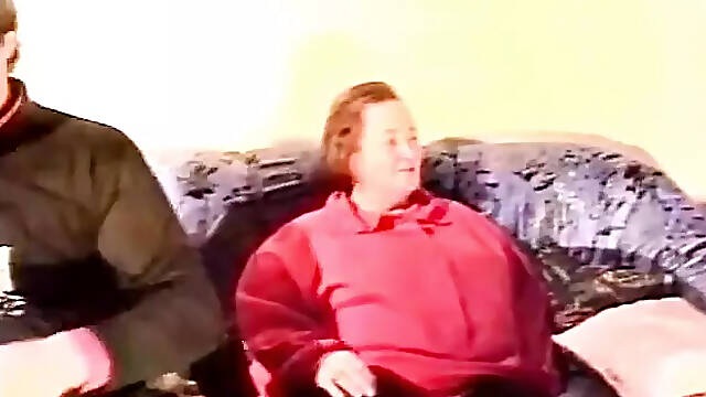 Fat granny fucked on the couch in this vintage movie