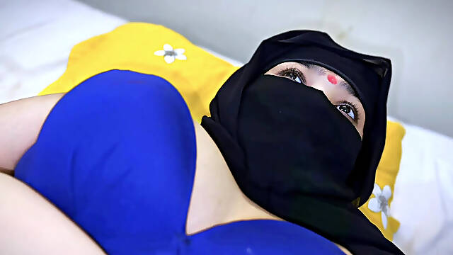 Hijab &amp; Niqab muslim girlfriend send me pussy licking video in early morning - huge wide thick pussy