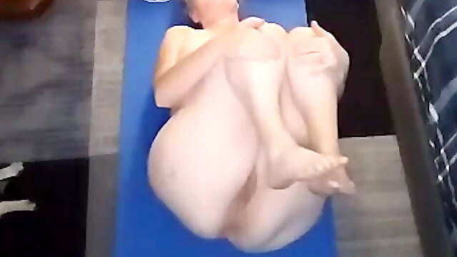 Beautiful hot chick does naked yoga for you to!