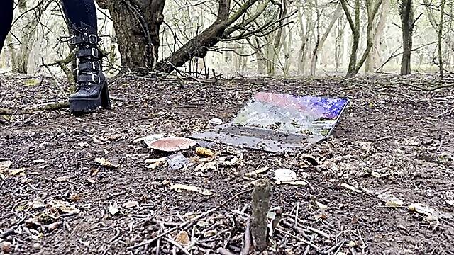 Muddy laptop crush with food crush chunky heel boots p2