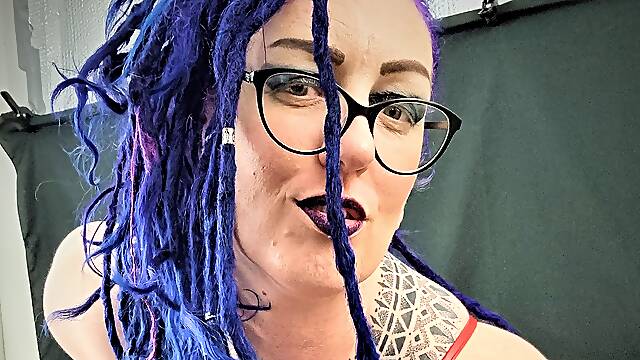 Tall BBW showing off new outfits, PVC and velvet