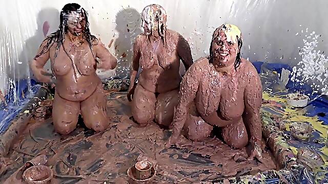Sarah Jane, Devon Breeze & Raegan James food fight