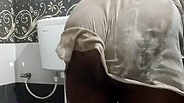 Indian lady bathing performance