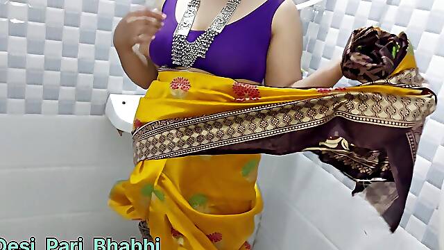 Seeing Her Bathing in a Yellow Saree I Entered the Bathroom and Fucked Her with Her Legs Raised