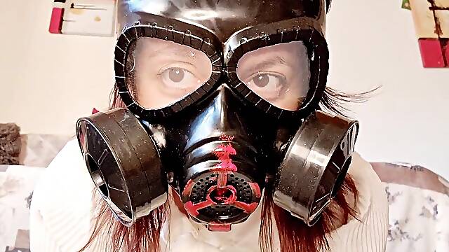 Orgasm with Super Fetish Gas Mask Ready to Enjoy with Me