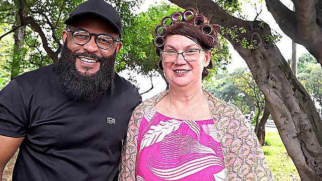 BBW Mature Gets Her Ass Stretched During a Bus Ride