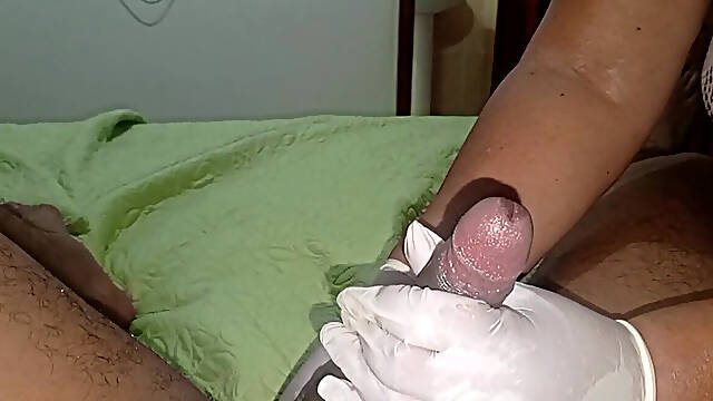 Granny Masseuse Rich with Gloves