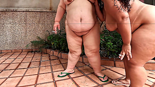 VR Smoking Girl Yvi Valentinny & Pamela Panda