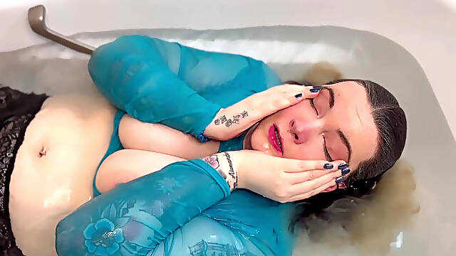 Miss Ffw Has Her First Attempt at Underwater Play