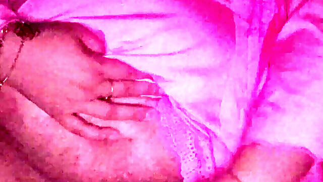 Gooning with an e-girl on Discord call rn She’s squirting & moaning for me while riding her dildo and showing off her tits
