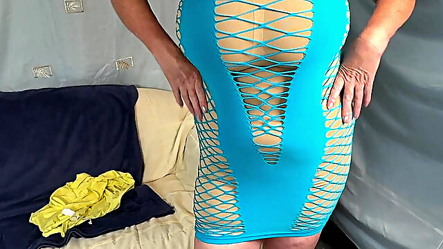 Aunty Sandra in a Foundation Tube Vgq55