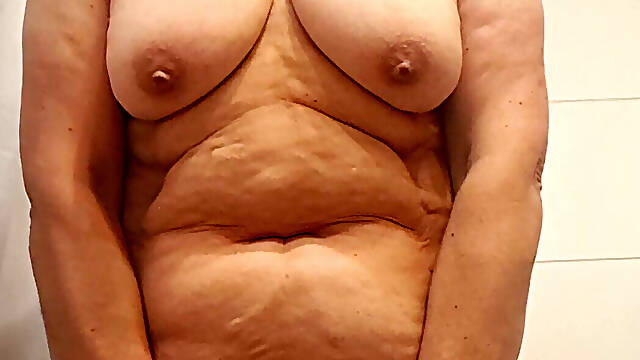 Stepmom in the Bathroom Without Clothes
